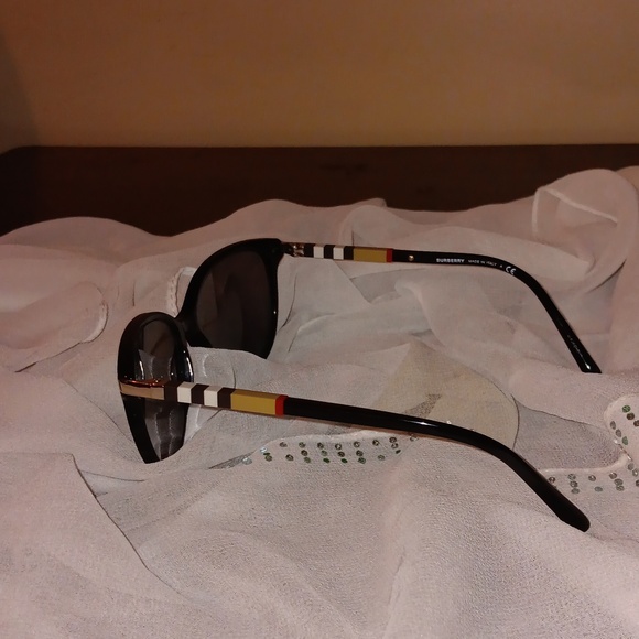 BURBERRY SUNGLASSES PRE-LOVED ALL INCLUSIVE - Picture 4 of 8